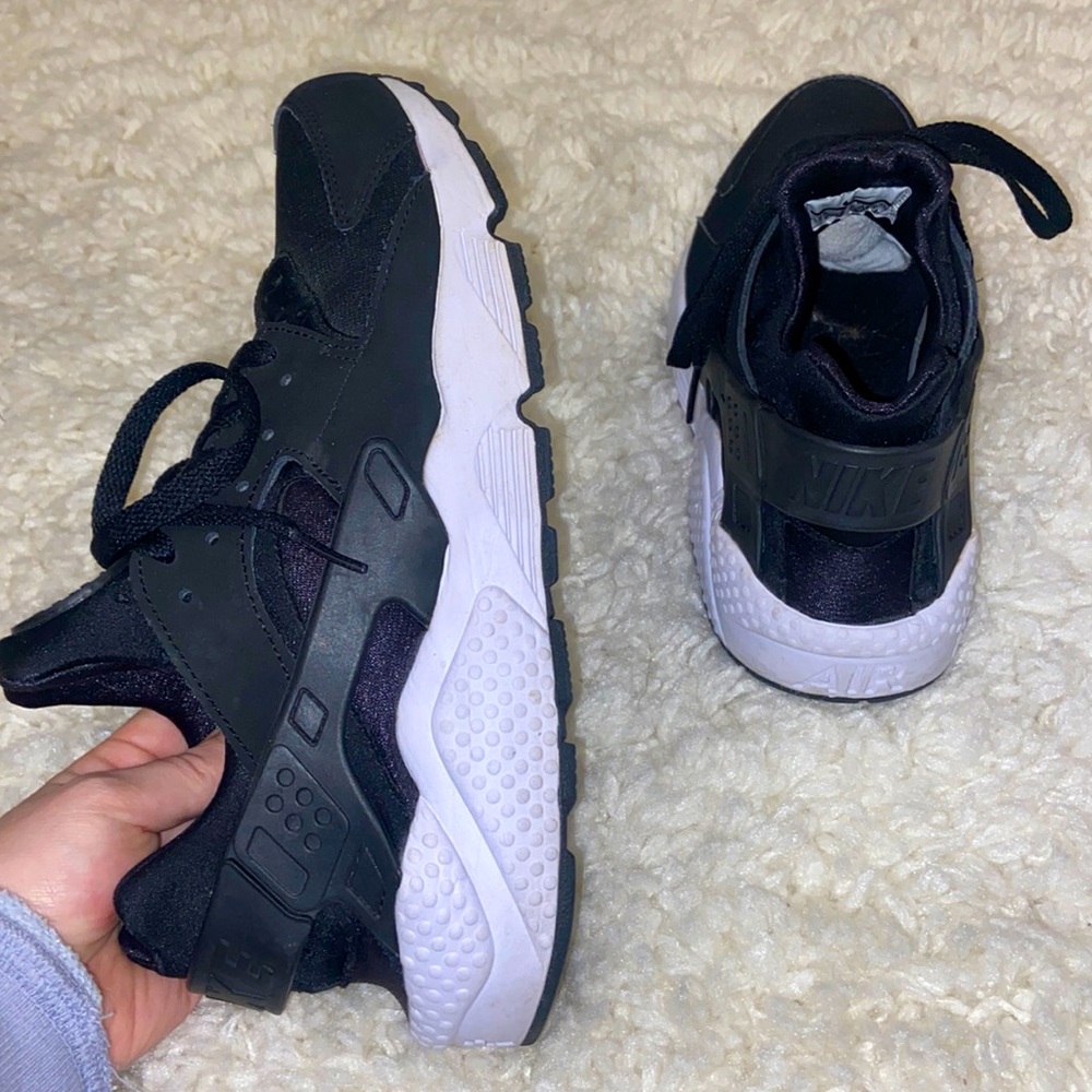Black Nike Huarache Shoes